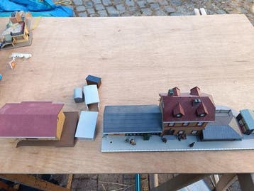 Kibri H0 - Modeltreingebouwen (7) - 7 maquettes met een, Nieuw