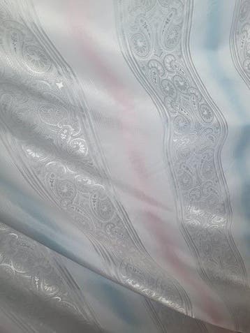 Prachtige stof met damastinzetten - Textiel - 520 cm - 320