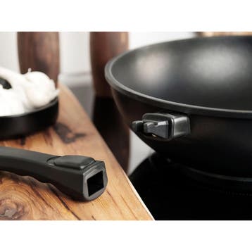 AMT Gastroguss Wokpan 26 cm – Geschikt voor alle warmtebr., Ophalen of Verzenden, Nieuw, Overige materialen, Wok