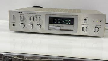 Akai - AM-U02 (Gemaakt in Japan) Solid state eindversterker, Nieuw