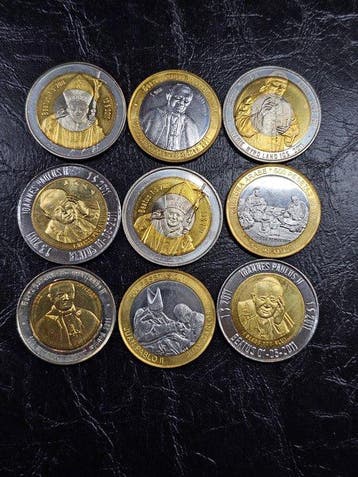 World. 2010/2011, 9 x Commemorative Coins (Zonder