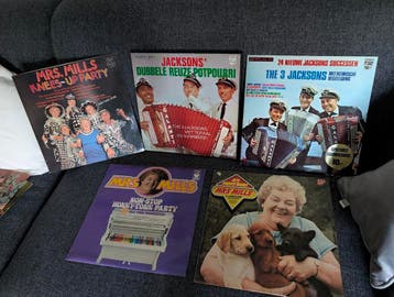 Potpourri feestmuziek met The 3 Jacksons en Mrs. Mills, Ophalen of Verzenden, Gebruikt