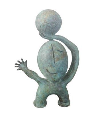 Juan García Ripollés (1932) - sculptuur, Le joueur de foot.