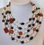 Witte parels en roze parels uit zoetwater, AAA; karneool en