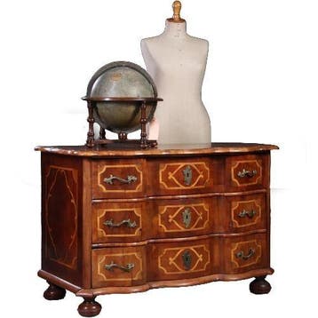 Rococo commode ca 1745 orgelgebogen en met rijk inlegwerk No, Antiek en Kunst, Antiek | Meubels | Kasten, Ophalen of Verzenden