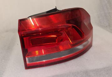 Achterlicht achter licht buiten Rechts Touran 5T 5TA945096A, Auto-onderdelen, Verzenden, Gebruikt