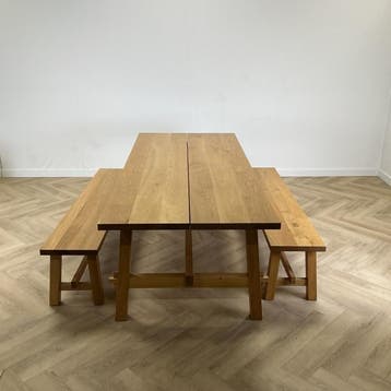 Ikea Mockelby eikenhouten tafel + 2 bankjes  (hxbxd) 235x100, Huis en Inrichting, Ophalen of Verzenden, Gebruikt