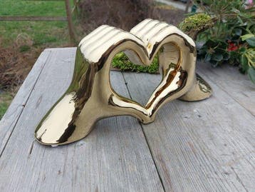 Beeld, heart shaped hands - 14 cm - Keramiek
