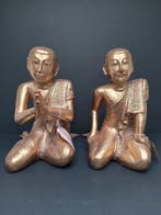 Beelden van de twee favoriete discipelen van Boeddha (42