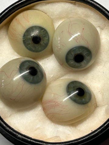 Medische apparatuur - Set van 4 oude prosthetische ogen van