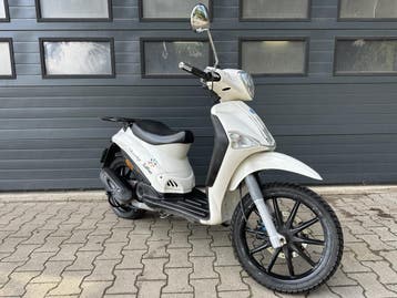 Piaggio bromscooter - 50.025 km, incl. btw en fact., Fietsen en Brommers, Gebruikt