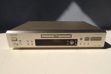 Onkyo DV-S555 Audiophiles CD and DVD player, Made in Japan