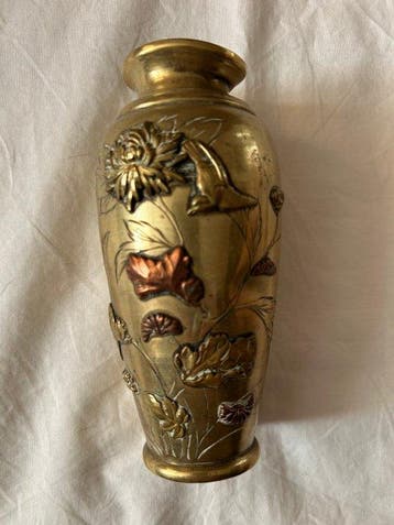 Reliefvaas met vogel- en bloemmotieven - Messing - Japan -