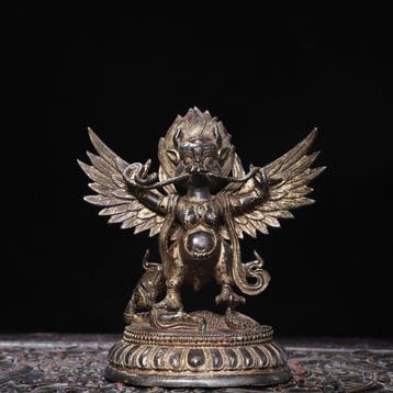 Garuda (roc met gouden vleugels) beschermend standbeeld -