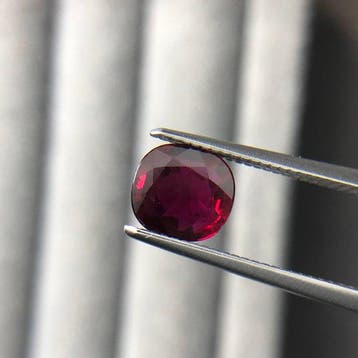 1 pcs Rood Robijn - 0.96 ct - Guild Gem Laboratory - Thaise, Nieuw