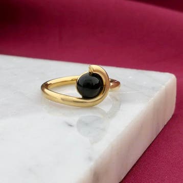 Gouden ring met onyx, Gebruikt, Ophalen of Verzenden, Kleiner dan 17, Met edelsteen