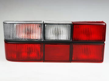 Achterlicht links Rood / Wit Volvo 240 sedan, Auto-onderdelen, Interieur en Bekleding, Ophalen of Verzenden, Nieuw