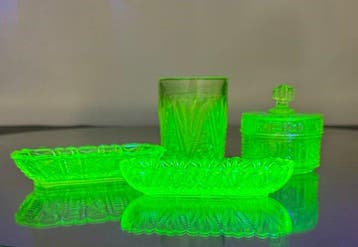 Art Deco Toiletset (4) - Uraniumglas - Toilettasset Ouraline