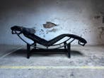 Cassina - Le Corbusier - Chaise longue - LC4 - Kalfsleer -
