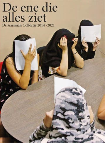 De ene die alles ziet - Hans Aarsman 9789463810784, Boeken, Verzenden, Gelezen, Hans Aarsman