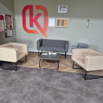 Nette wachtkamerset (bank + 2x fauteuil + tafel), Ophalen of Verzenden, Nieuw in verpakking