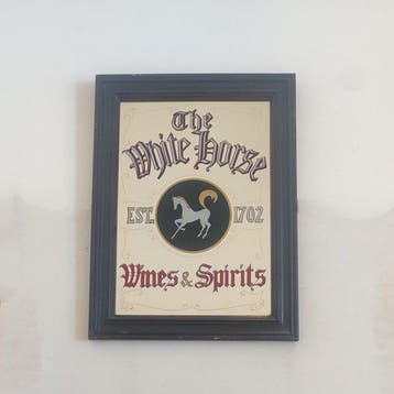 The White Horse - Spiegel - Glas - Wines & Spirits