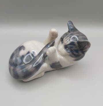 Royal Copenhagen - A. Nielsen - Figuur - Spielende Katze