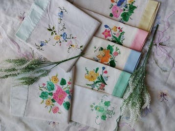 Handdoek (7) - 96 cm - 57 cm - Set met geborduurde