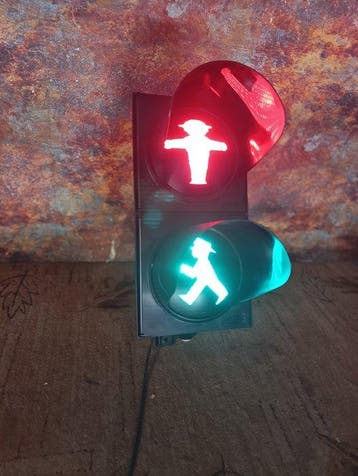Stoplicht - Kunststof, metaal - Ampelmännchen, Antiek en Kunst, Antiek | Wandborden en Tegels