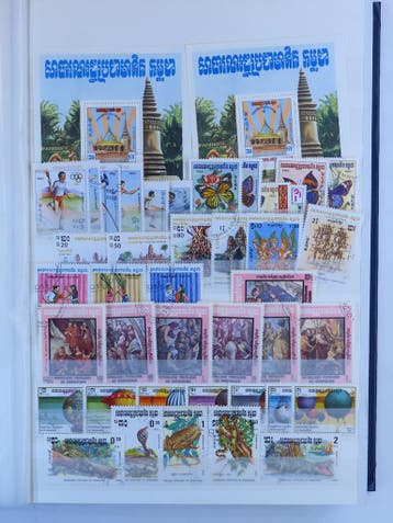 Cambodja kleine verzameling in dik boek, Postzegels en Munten, Postzegels | Volle albums en Verzamelingen, Ophalen of Verzenden