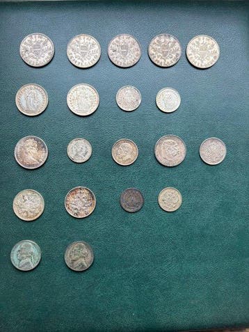 Wereld. Set of 20 coins, various denominations, incl. Key