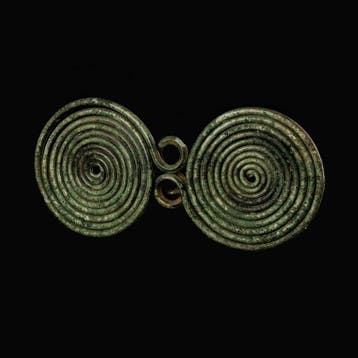 Bronstijd dubbel spiraalbroche / fibule - 10,8 cm