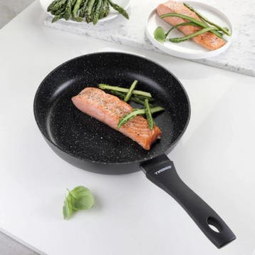 TIROSS Granieten koekenpan 28 cm met GREBLON laag voor in..., Ophalen of Verzenden, Nieuw