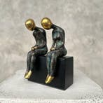 sculptuur, NO RESERVE PRICE - Sitting Couple on a Base, next