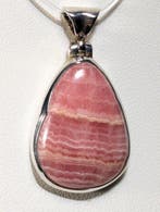 8,30 g - Prachtige 925-zilveren hanger, met natuurlijke roze, Verzamelen, Mineralen en Fossielen