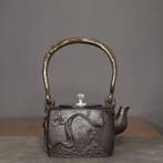 southern iron kettle - Theepot - Gegoten messing, Gietijzer