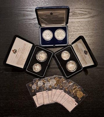 San Marino. Ditico Proof Usa 1994 + Atene 2004 + 9 monete