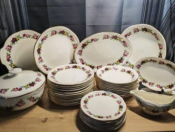 Gien - Tafelservies voor 12 (33) - Dominique - Aardewerk,