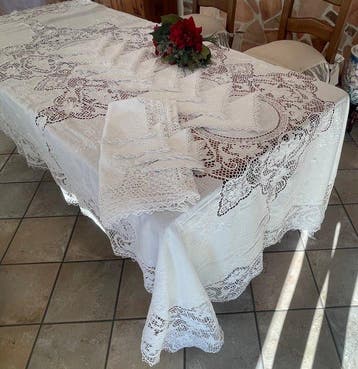 ricami fatti a mano a motivi floreali. - Tafelkleed (14) -, Antiek en Kunst, Antiek | Kleden en Textiel