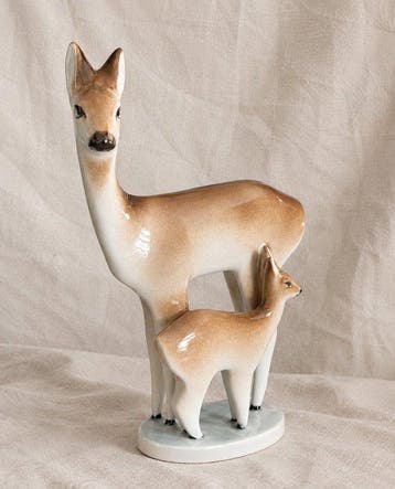 Zsolnay - Beeldje - Zsolnay porcelain sculpture with