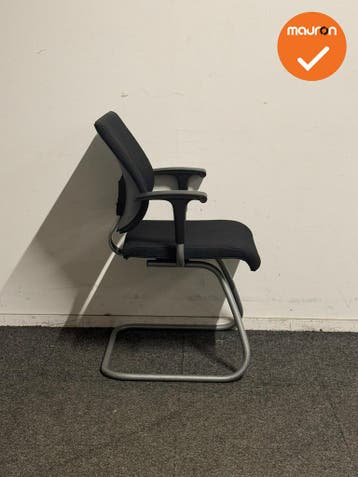 Ahrend 240 - Slede vergaderstoel - Antracietgrijs - Zilvergr, Vergader- of Presentatieruimte, Ophalen of Verzenden, Gebruikt, Stoel