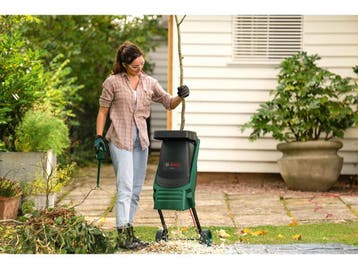 Bosch AXT Rapid 2000 - Hakselaar - Inclusief Aanduwstok, Verzenden, Zo goed als nieuw, Bosch