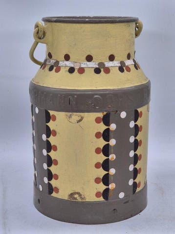 Vintage Milchkanne – Bemaltes Metall mit Henkel und