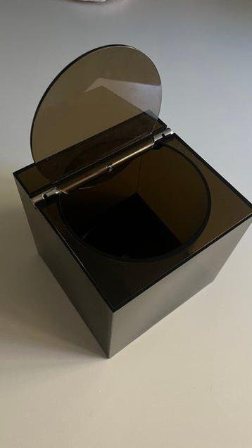 cini & nils - Studio Opi - Ijsemmer - plexiglas, Staal -