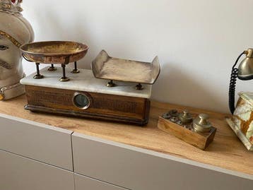 Weegschaal (2) - Hout, Messing, Marmer - Antieke weegschaal