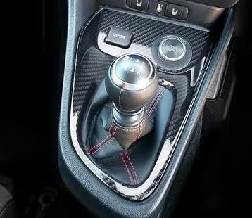 Dit betreft een Toyota Yaris GR Carbon midden console, Verzenden