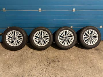 Originele Volkswagen T-Roc 16 inch set met All Seasonbanden, Ophalen, 16 inch, Banden en Velgen, All Season