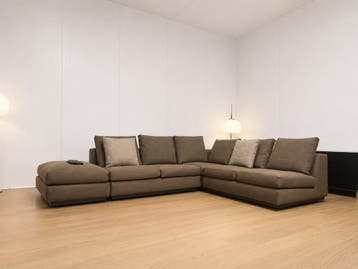 ZGAN Minotti Andersen Hoekbank Taupe + Hocker - NP €35.000, Huis en Inrichting, Hoekbank, 300 cm of meer, Ophalen of Verzenden