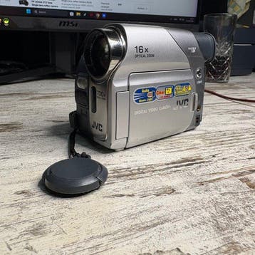 JVC GR-D23E Mini DV-DV camera