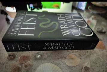 Raymond E Feist - Wrath of a mad God - English, Gelezen, Raymond E Feist